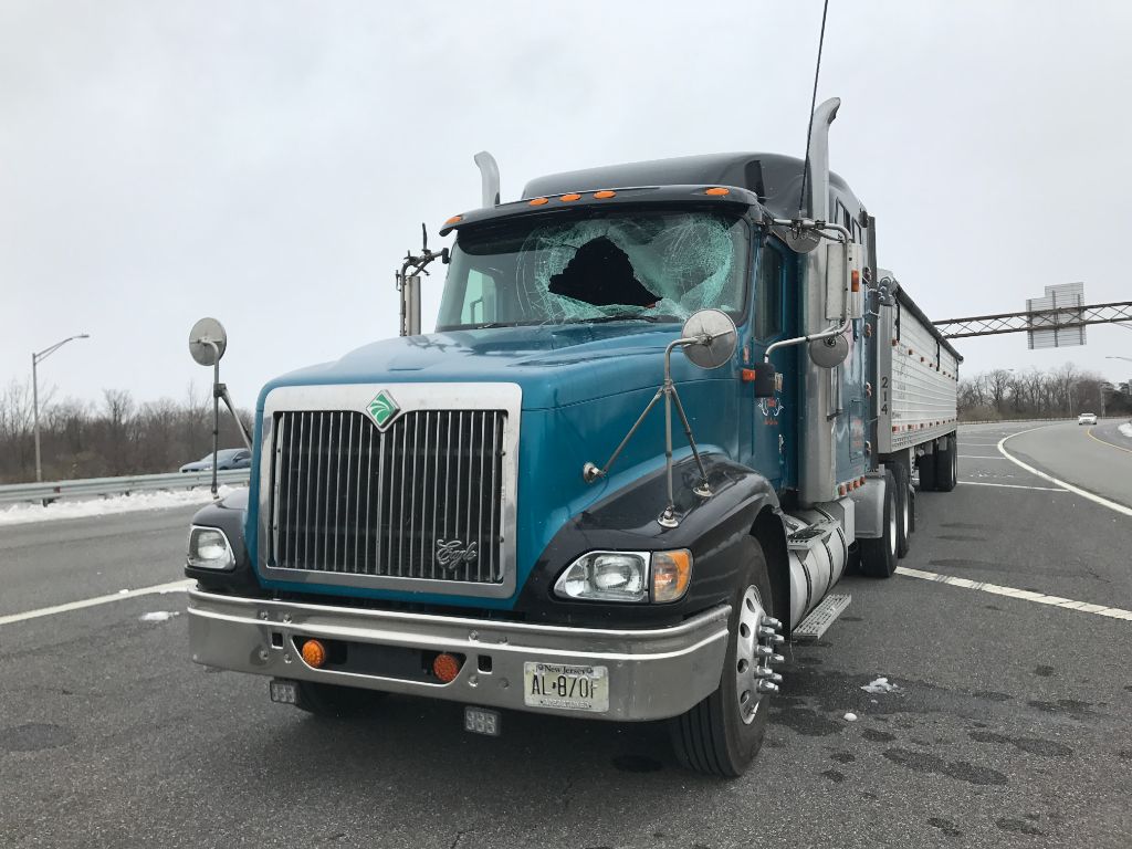 Auto Glass Replacement – Outlaws Glass & Door