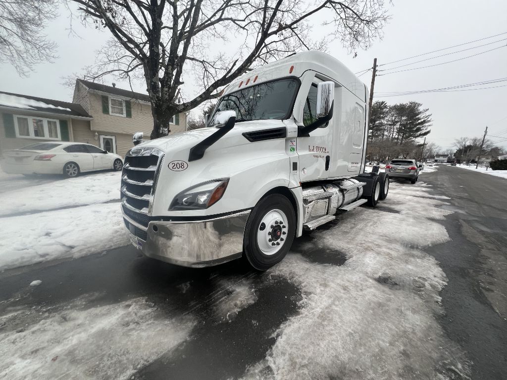 Semi truck cab windshield replacement in winter conditions